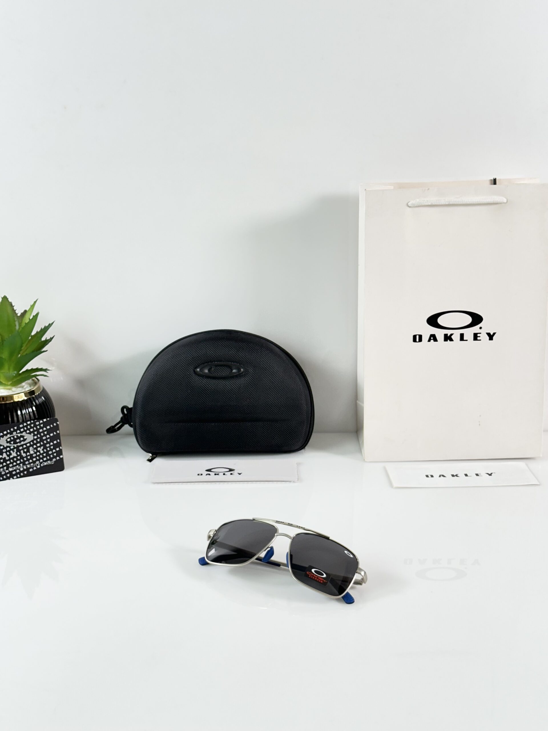 Oakley_8922_Silver_Black - Image 4
