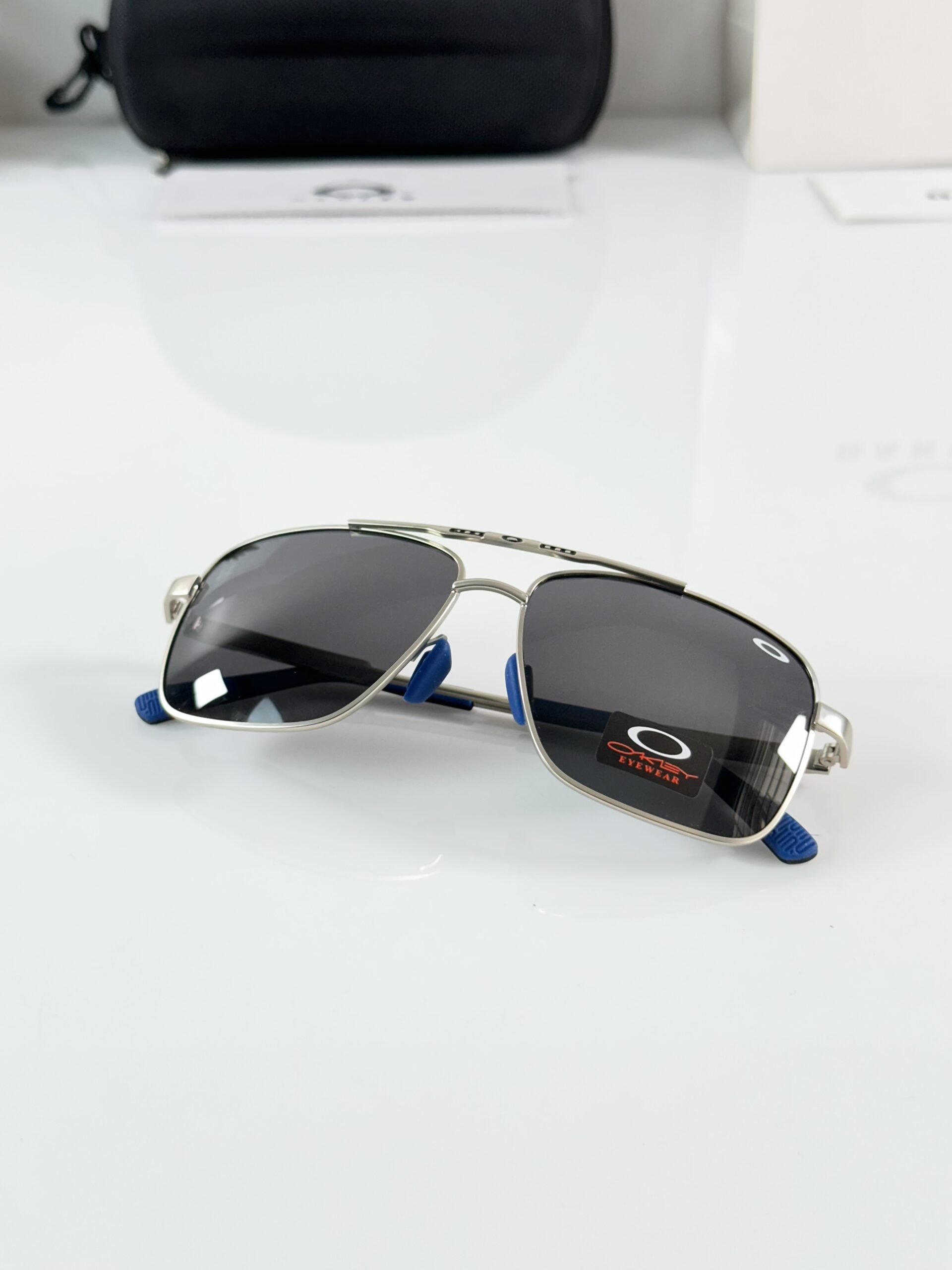 Oakley_8922_Silver_Black - Image 3