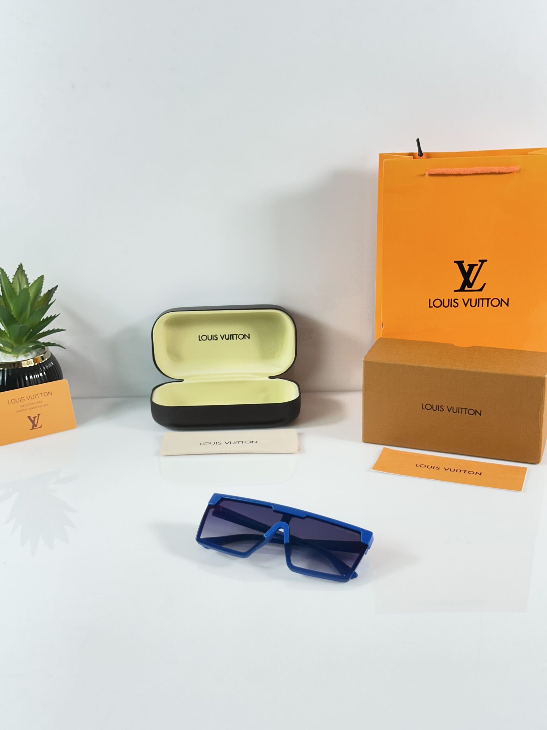 Louis_Vuitton_1021_Blue_Blue_Revo - Image 4