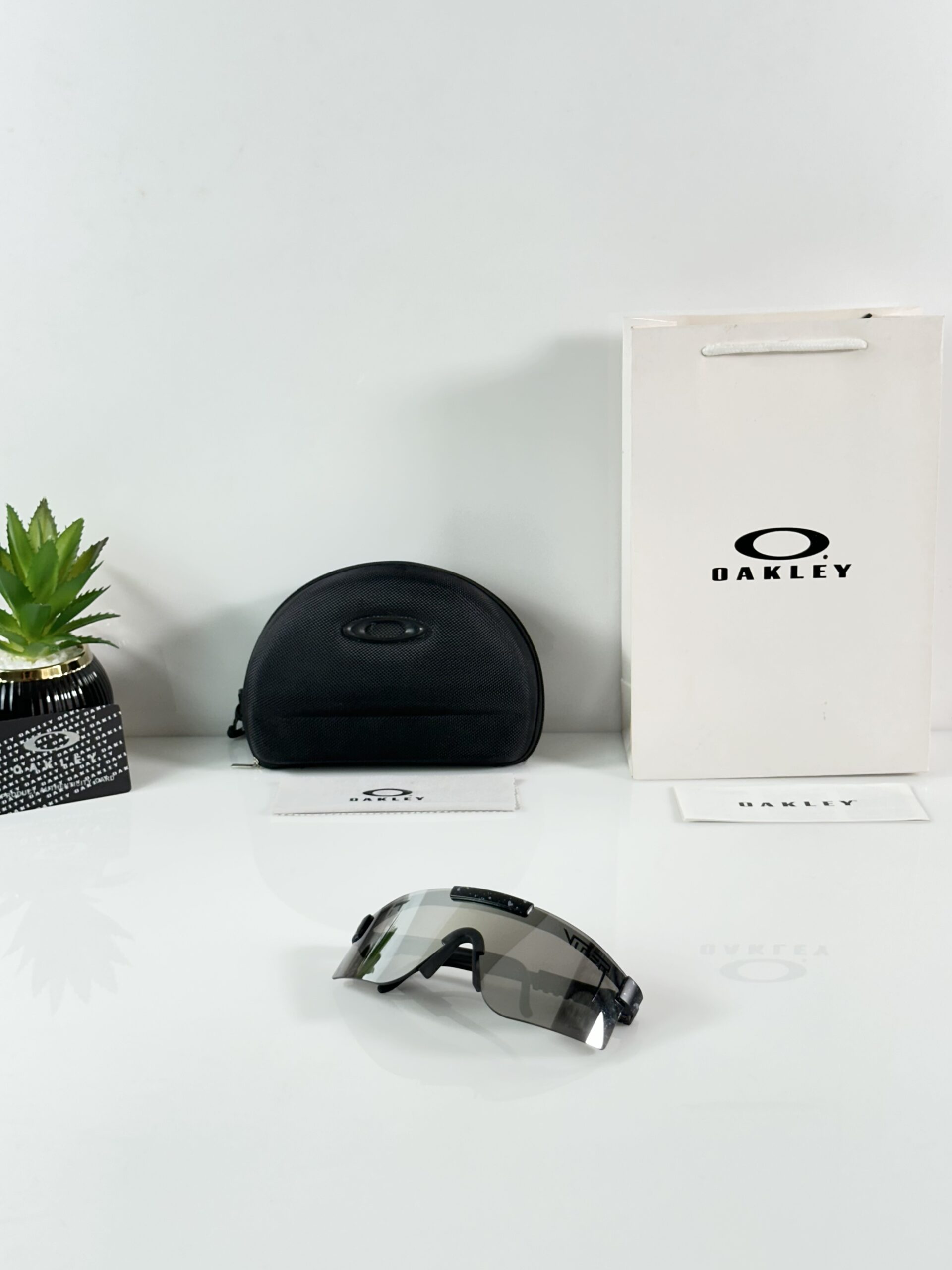 Oakley_C4_Black_Silver_Mercury - Image 4