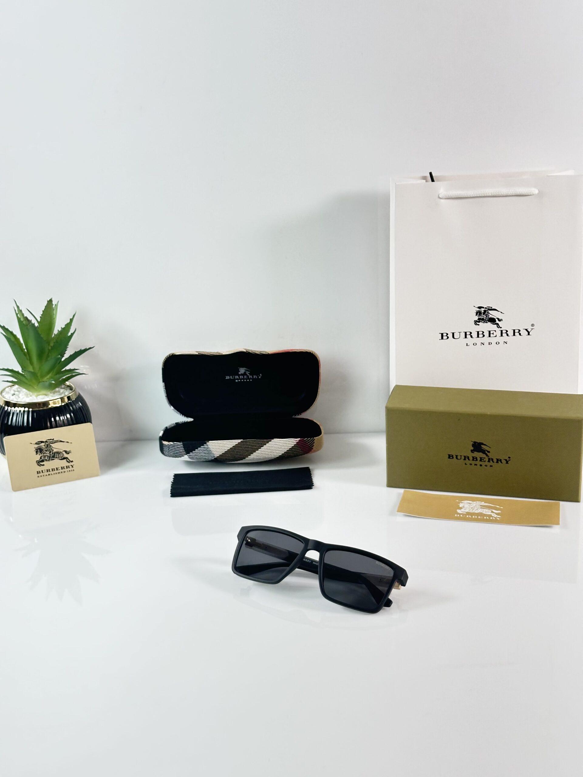 Burberry_8233_Mate_Black - Image 4