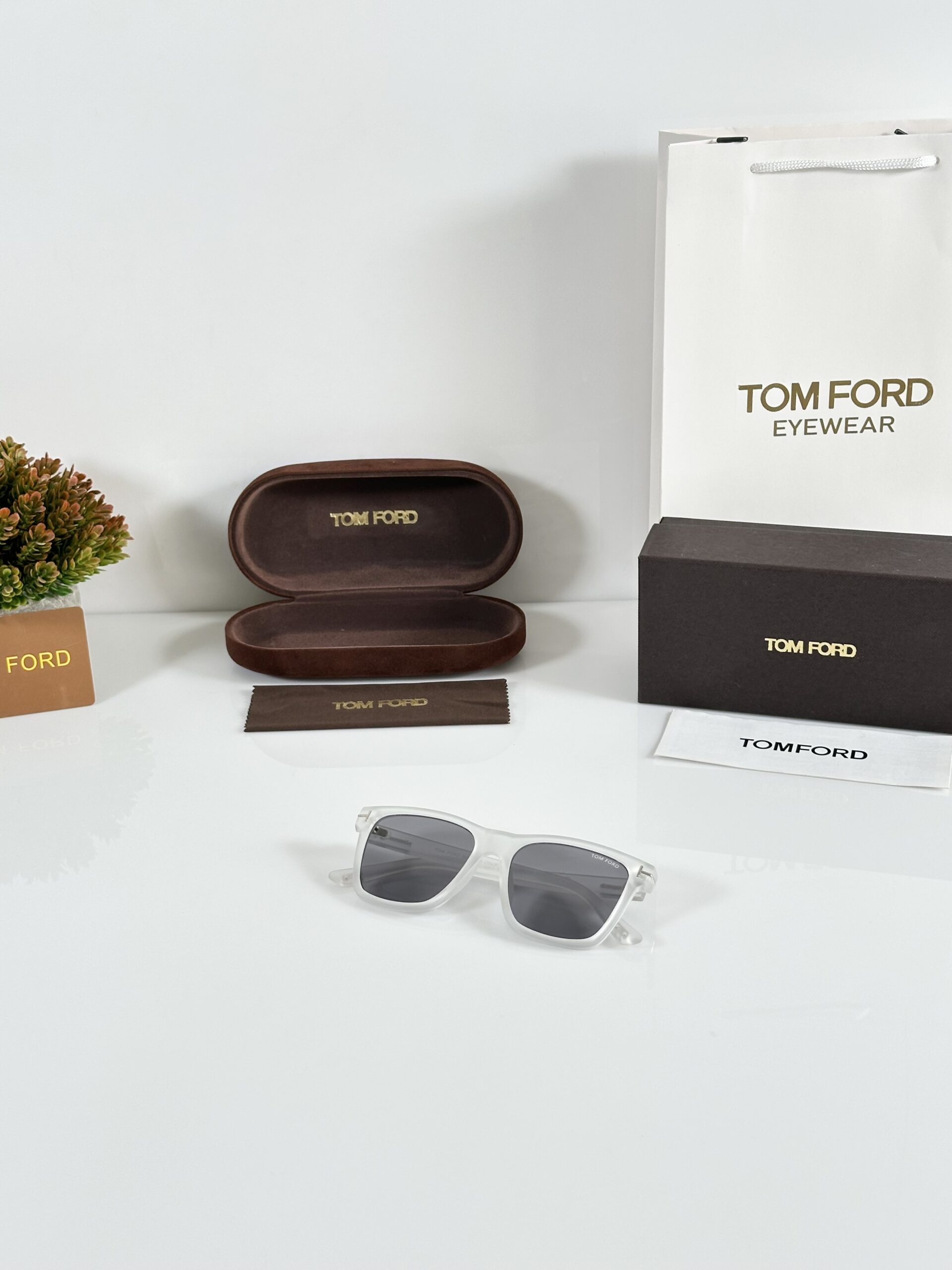 Tomford 395 Ice Black - Image 4