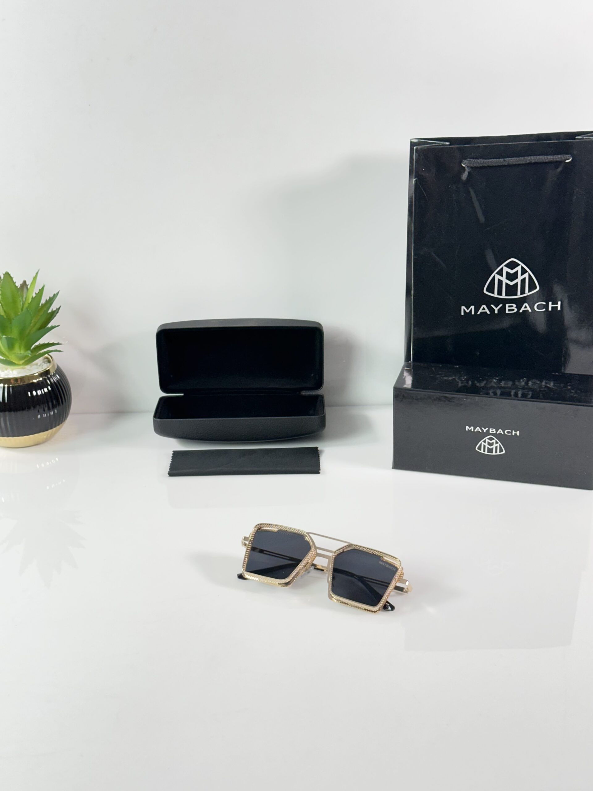 Maybach 2179 Gold Black - Image 4